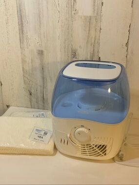 Vicks Blue and White Ultrasonic Cool Mist Humidifier